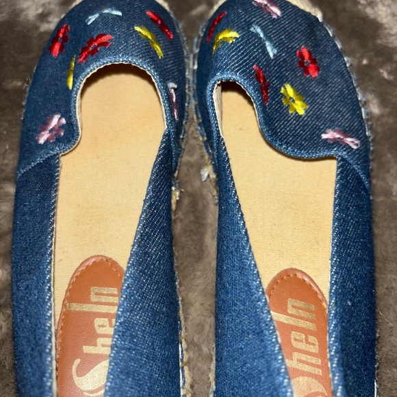 MINNETONKA MOCCASINS!! 2 PAIRS WITH EXTRA BONUS PAIRS - Picture 12 of 14